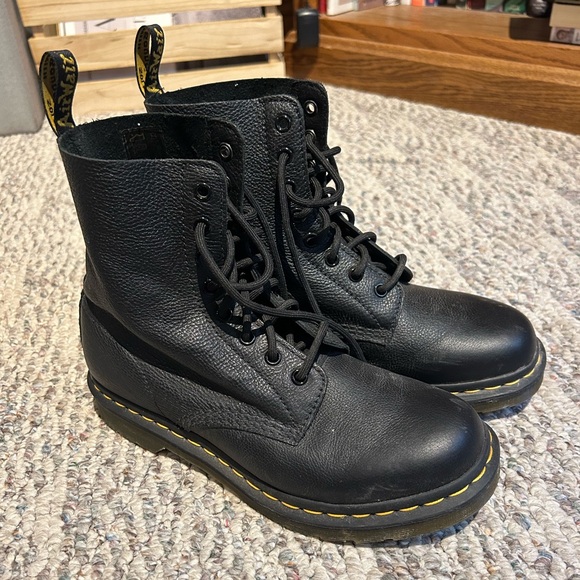 Women’s Doc Martens size 9! - Picture 1 of 1
